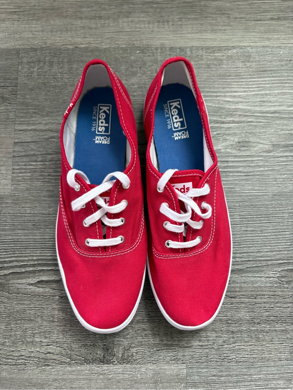 Keds Women's Red Canvas Lace-Up Sneakers. Size 9 . NWOT